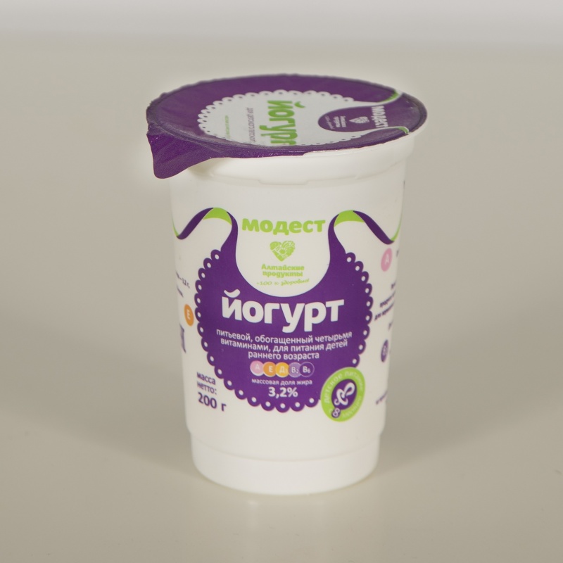 Йогурт питьевой обогащенный четырьмя витаминами для питания детей раннего возраста (стакан)