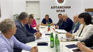 Вопросы экономического сотрудничества Алтайского края и Республики Крым обсудили на Всероссийской агропромышленной выставке «Золотая осень 2022» 