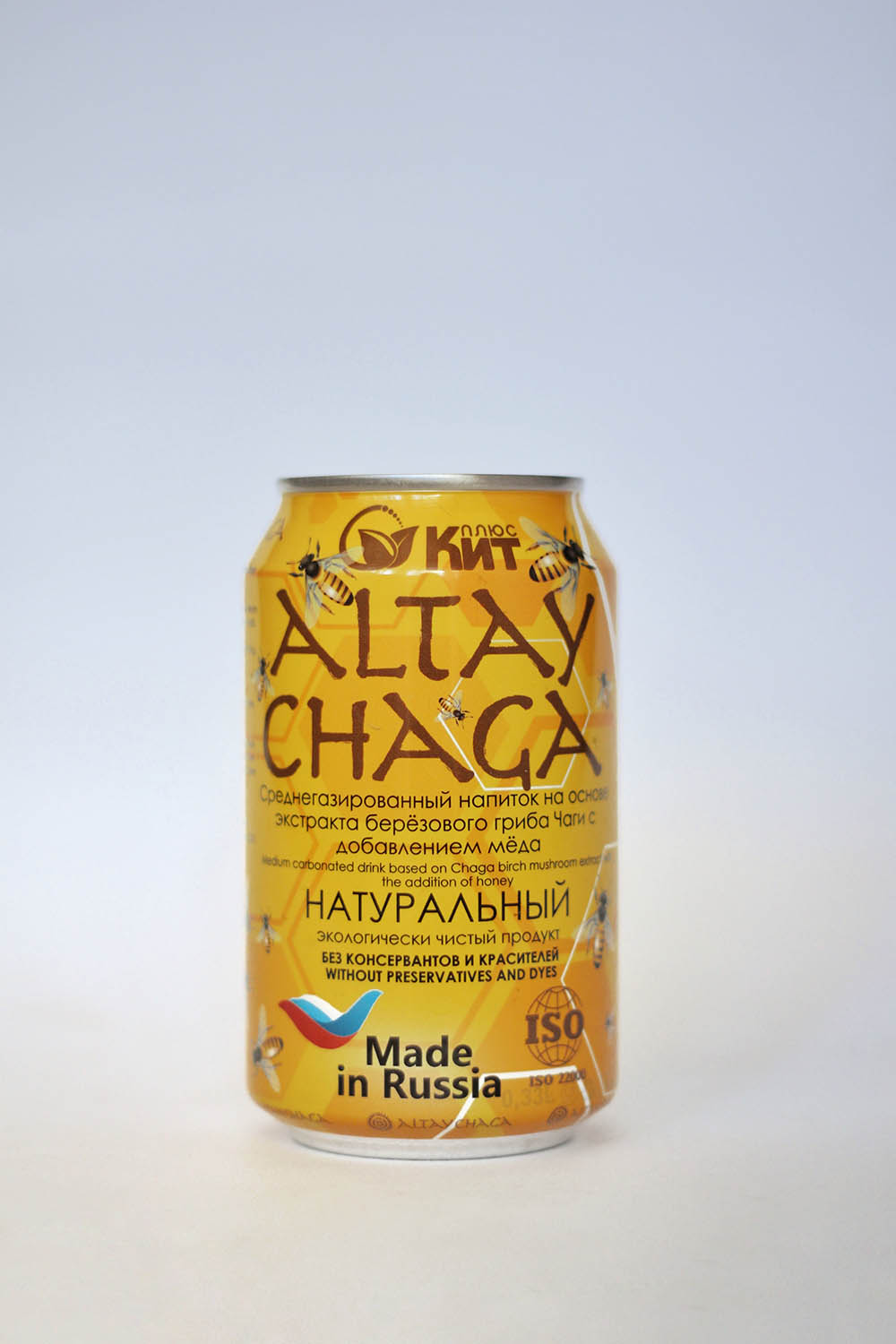 Среднегазированный напиток "ALTAYCHAGA" на основе экстракта берёзового гриба чаги с добавлением мёда.